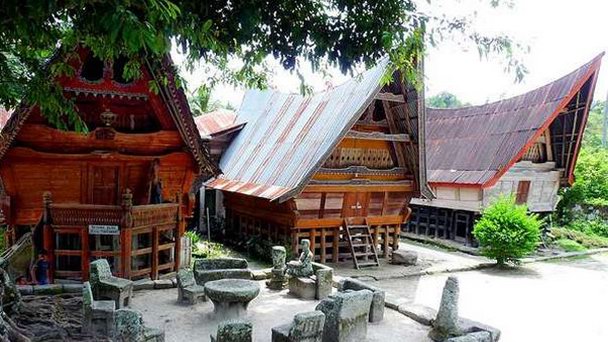 Деревня Пецерен на Суматре