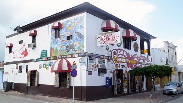 Чарлиз-Бар на Арубе