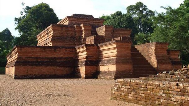 Буддийский храм Muaro Jambi на Суматре