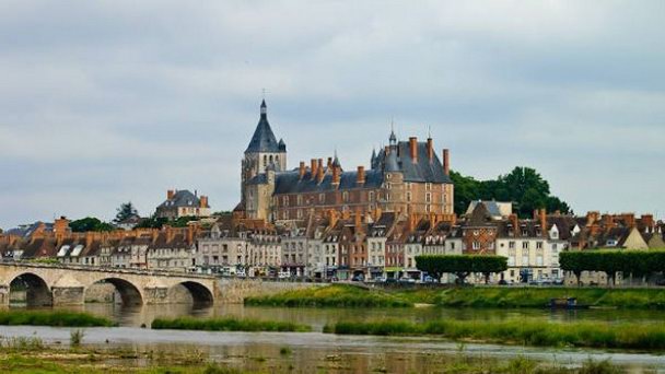 Замок Жьен в Долине Луары