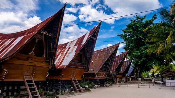 Деревня Амбарита на Суматре