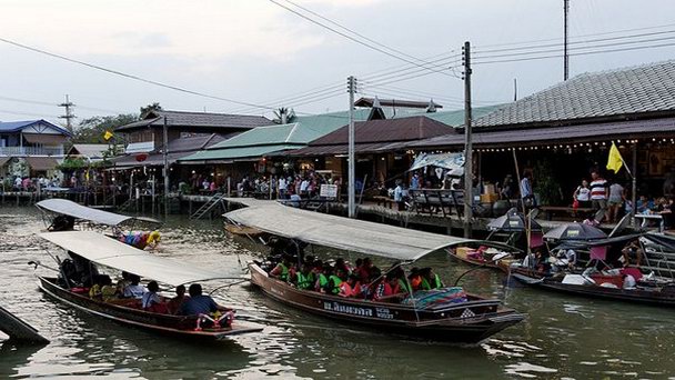 Плавучий рынок Amphawa в Самутсонгкхраме