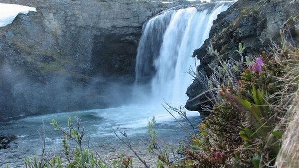 Водопады Пихтсускёнгяс в Лапландии