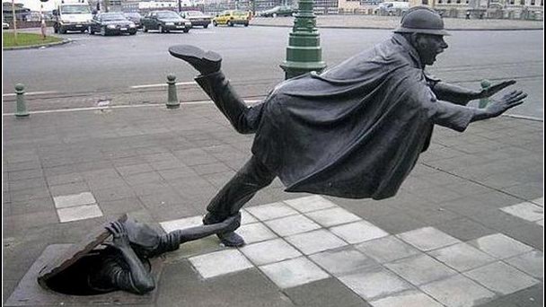 Памятник Шутка над полицейским в Брюсселе