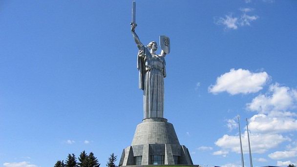 Монумент Родина-Мать в Киеве Монумент Родина-Мать в Киеве