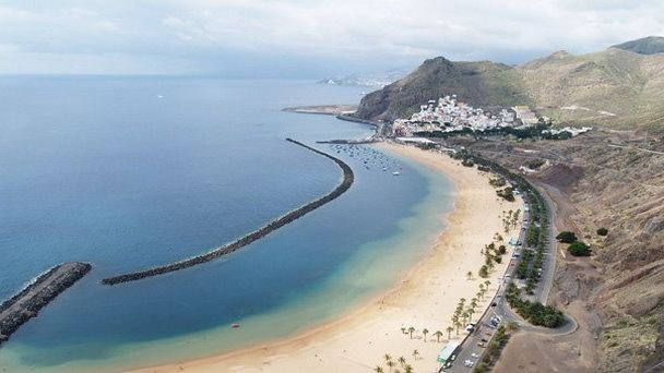 Пляж Плайя-де-лас-Тереситас на Канарских островах Пляж Плайя-де-лас-Тереситас на Канарских островах