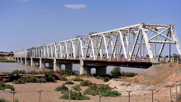 Мост Дружбы между Афганистаном и Узбекистаном в Мазар-и-Шарифе