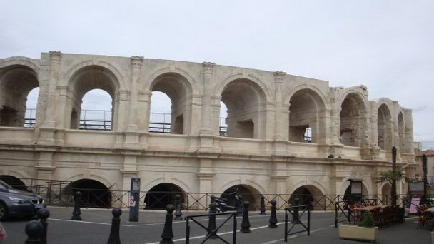 Амфитеатр Арля в Прованс-Альпы