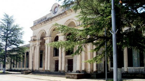 Железнодорожная станция Гагрыпшь в Гагре