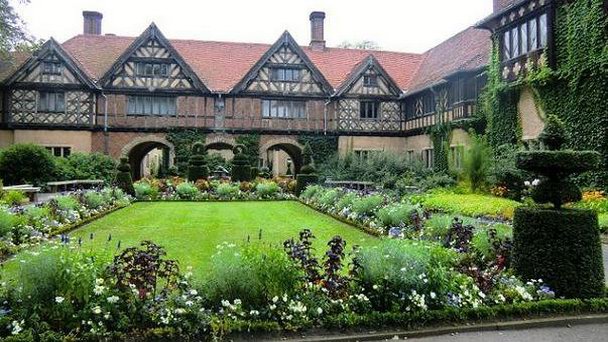 Дворец Цецилиенхоф в Бранденбурге