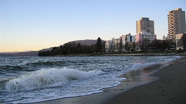 Пляж English Bay в Ванкувере