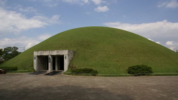 Гробницы королей династии Силла в Кенджу