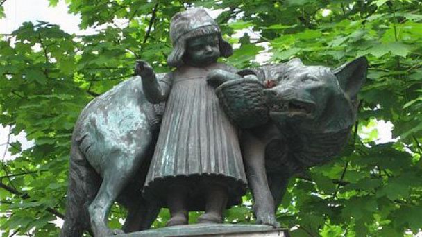 Фонтан Волчий (Wolfsbrunnen) в Мюнхене Фонтан Волчий (Wolfsbrunnen) в Мюнхене