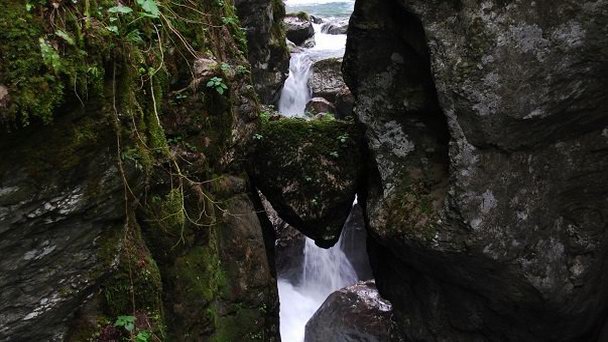 Скала Медвежья Голова в Кобариде