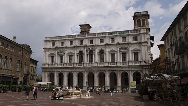 Новая ратуша в Бергамо