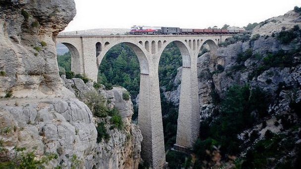 Виадук Варда в Адане