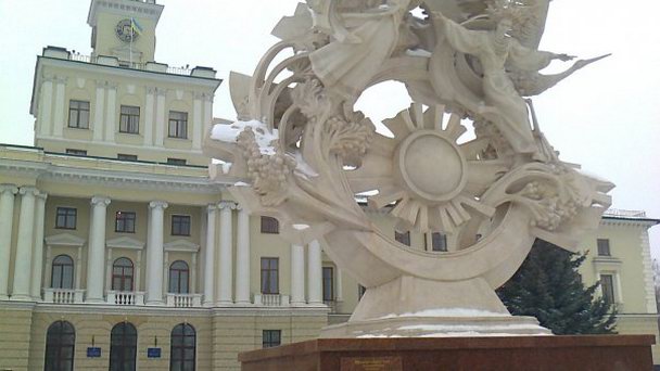 Памятник Вера. Надежда. Любовь в Хмельницком