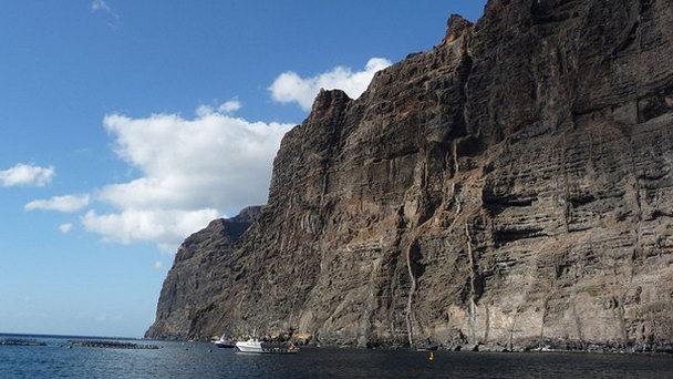 Скалы Лос Гигантес на Канарских островах