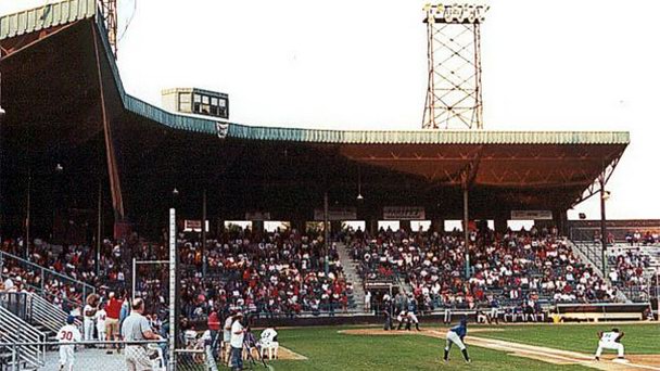 Стадион «Под Малым Бродом» на Будванска Ривъере