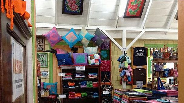 Фабрика Карибель-Батик на Сент-Китсе Фабрика Карибель-Батик на Сент-Китсе