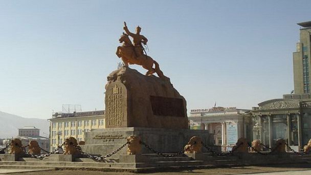 Памятник Сухэ-Батору (Улан-Батор)