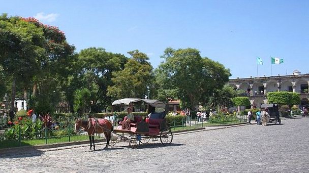 Центральная Площадь Антигуа в Антигуа-Гуатемале