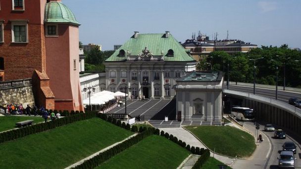 Дворец «под бляхой» в Варшаве