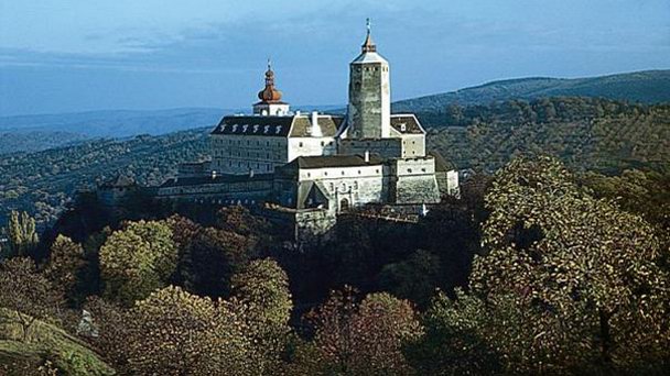 Замок Форхтенштайн в Бургенланде