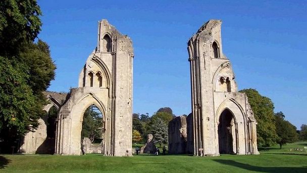 Аббатство Гластонбери в Англии