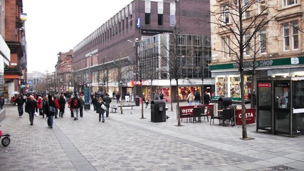 Улица Sauchiehall в Шотландии