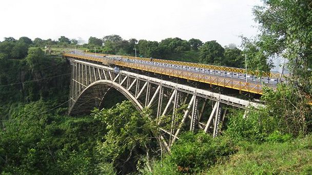 Мост водопада Виктория в Ливингстоне