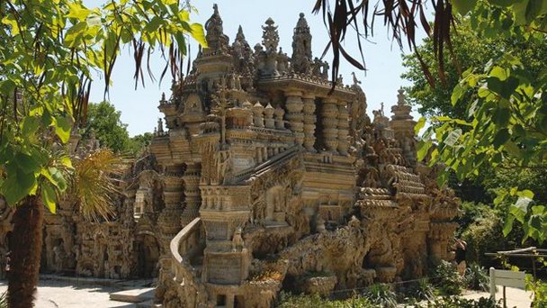 Идеальный замок Фердинанда Шеваля в Пиренеях