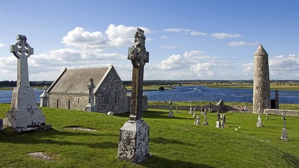Монастырь Клонмакнойс в Оффали