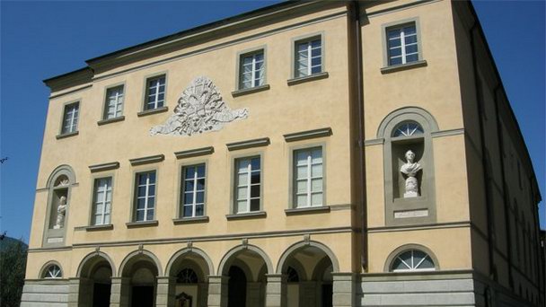 Театр имени Витторио Альфьери в Турине