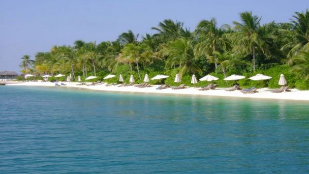 Пляж острова Конрад Рангали в Атолле Даалу