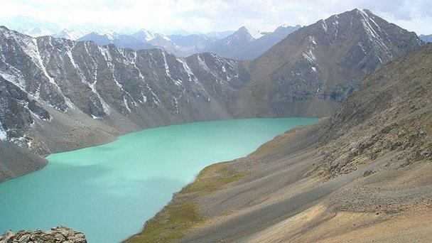 Озеро Ала-Куль в Караколе