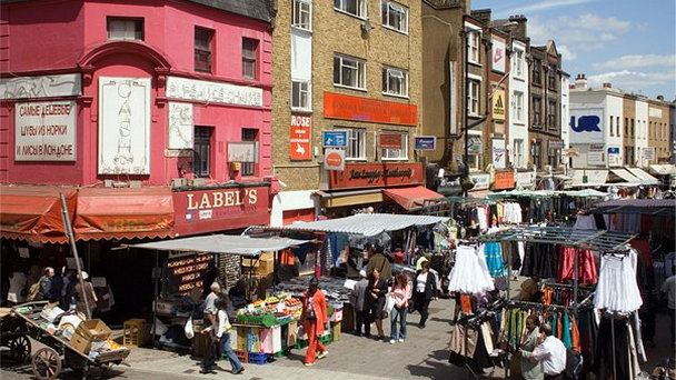 Рынок Petticoat Lane в Лондоне