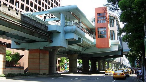 Станция Средняя школа Чжуншань в Тайпее