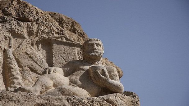 Статуя Геракла в Керманшахе