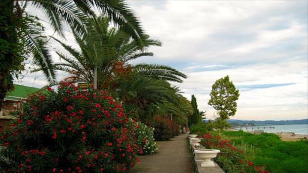 Набережная Нового Афона в Новом Афоне