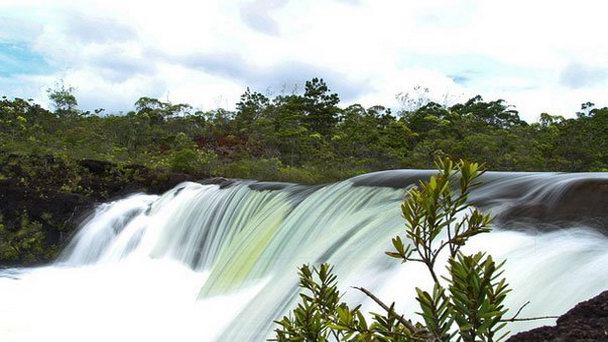 Водопад Мадлен в Нумеа Водопад Мадлен в Нумеа
