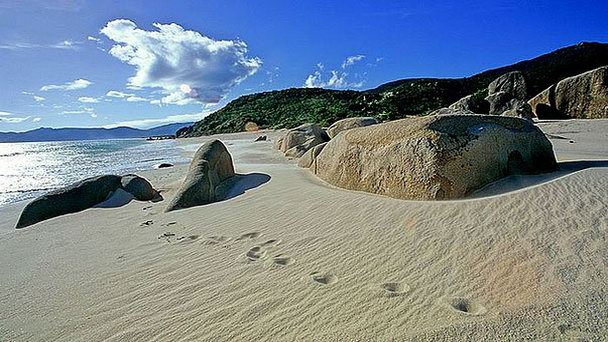 Пляж Ялуньваня на Хайнане