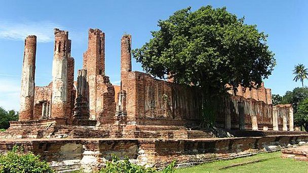 Храм Wat Thammikarat в Айютайи