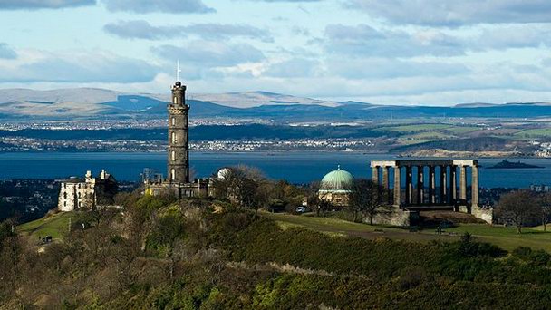 Холм Кэлтон в Шотландии