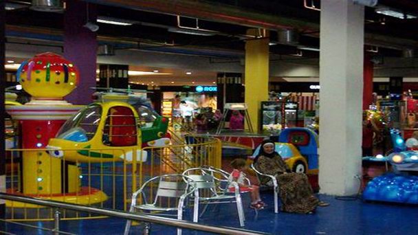 Детские аттракционы в торгово-развлекательном центре «Сензо Молл» в Хургаде Детские аттракционы в торгово-развлекательном центре «Сензо Молл» в Хургаде