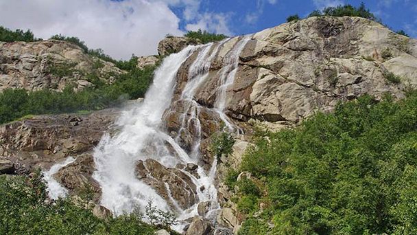 Алибекский водопад (Alibeksky Falls), Домбай, Россия - описание, фото, на  карте