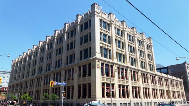 Здание CHUM-city в Торонто