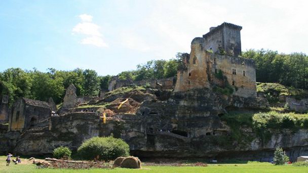 Замок Коммарк в Аквитании Замок Коммарк в Аквитании