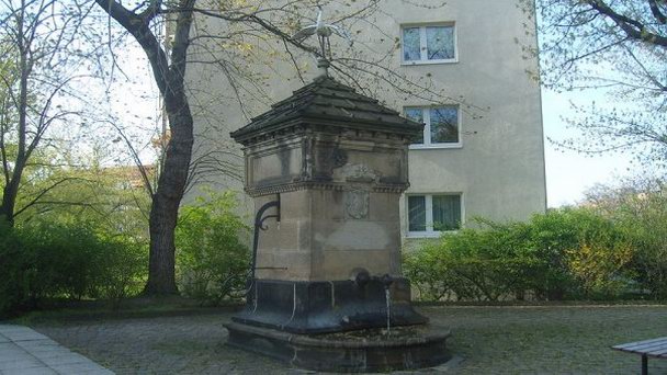 Фонтан Квекбрюннен (Фонтан Живой Источник) в Дрездене