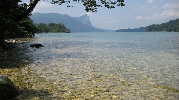Озеро Мондзе в Зальцкаммергуте Озеро Мондзе в Зальцкаммергуте
